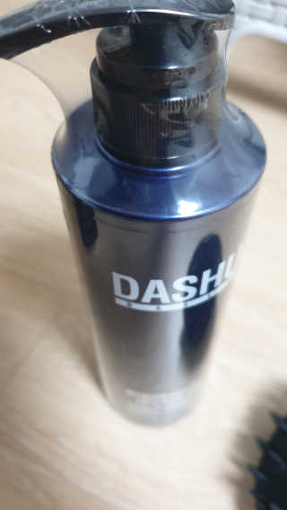 다슈코리아 다슈 단백질 한방 두피 골드 샴푸 500ml +샴푸브러쉬 — 5점을 준 리뷰어가 2020년 1월 올린 사용 사진