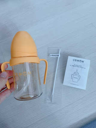 유비맘 샘방지 PPSU 빨대컵_컬러 랜덤 발송 — 4점을 준 리뷰어가 2020년 2월 올린 사용 사진