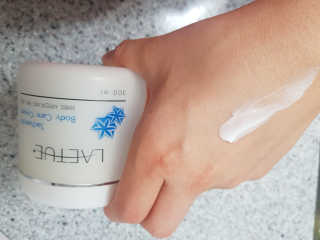 (주)이스터비엔에프 라에뜨 사차인치 바디케어크림 300ml — 4점을 준 리뷰어가 2019년 3월 올린 사용 사진