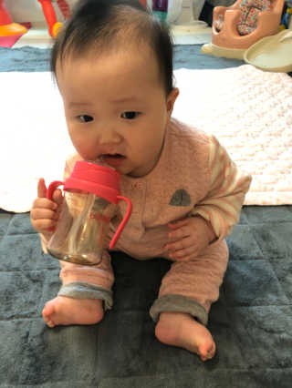 유비맘 샘방지 PPSU 빨대컵_컬러 랜덤 발송 — 5점을 준 리뷰어가 2020년 2월 올린 사용 사진