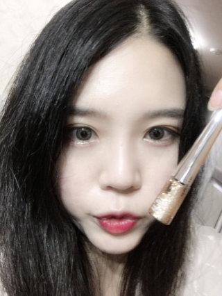 딜라잇18 홀리몰리 글리터라이너 — 4점을 준 리뷰어가 2016년 8월 올린 사용 사진