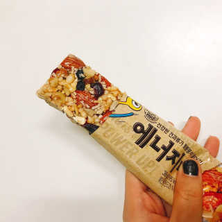 견과가 똘똘 뭉쳐들어간 넛츠몬 에너지바 1BOX 6개입 — 5점을 준 리뷰어가 2018년 1월 올린 사용 사진
