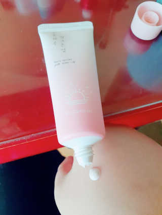 [블랙루즈] 핑크 톤업 크림 — 4점을 준 리뷰어가 2019년 3월 올린 사용 사진