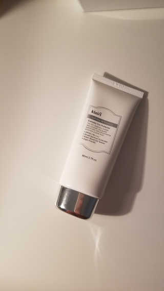 소프트 에어리 UV 에센스 SPF 50 PA ++++ — 5점을 준 리뷰어가 2018년 11월 올린 사용 사진