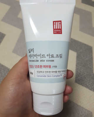 일리윤 세라마이드 아토 집중 크림 — 4.33점을 준 리뷰어가 2017년 6월 올린 사용 사진