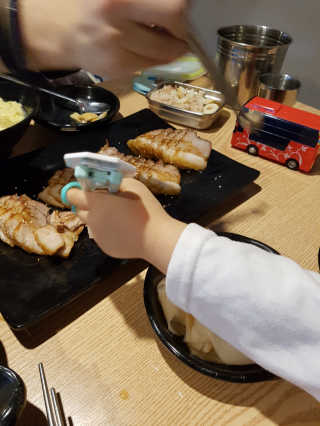[하영족발과보쌈 강서구청점] 족발中 2인세트 — 5점을 준 리뷰어가 2019년 3월 올린 사용 사진