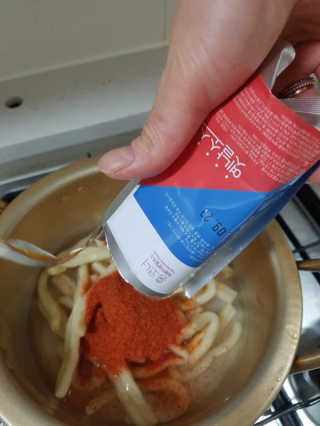 [홍코너떡볶이]옛날떡볶이 인기맛 4팩세트 — 4점을 준 리뷰어가 2019년 11월 올린 사용 사진