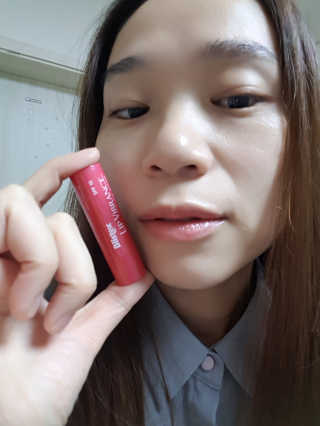 블리스텍스 립 릴리프 크림 립밤, 립 바이브런스 립밤 — 5점을 준 리뷰어가 2018년 11월 올린 사용 사진
