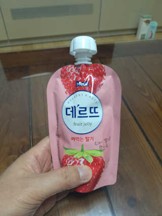 데르뜨 떠먹는 과일 3종, 짜먹는 과일 2종 총 10개 체험 — 5점을 준 리뷰어가 2020년 3월 올린 사용 사진