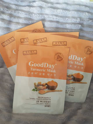 GoodDay Skincare GoodDay 강황 마스크 — 4.5점을 준 리뷰어가 2020년 2월 올린 사용 사진