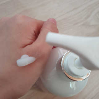 레드컨테이너 페로몬향 퍼퓸 바디에멀전 — 3점을 준 리뷰어가 2020년 3월 올린 사용 사진