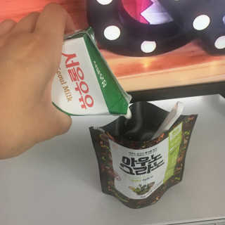 아우노그라노 오리지날, 진짜 베리, 진짜 카카오 — 5점을 준 리뷰어가 2018년 7월 올린 사용 사진