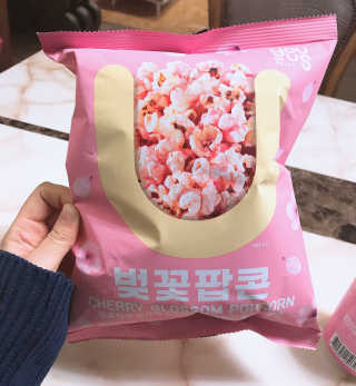 GS25 벚꽃 팝콘 + 벚꽃스파클링 + 벚꽃 청포도 에이드 — 5점을 준 리뷰어가 2018년 3월 올린 사용 사진