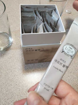[하우투잇] 뤼에르 쿠르브 블랙 10ml x 30포 총 300ml — 5점을 준 리뷰어가 2020년 3월 올린 사용 사진