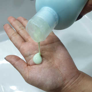 셀리본 하수오 내츄럴 프리벤션 탈모관리 샴푸 300ml — 5점을 준 리뷰어가 2019년 11월 올린 사용 사진