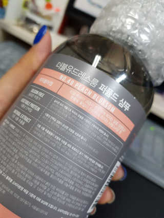 더블유드레스룸 더블유드레스품 퍼퓸드 헤어케어_샴푸.컨디셔너 — 3.33점을 준 리뷰어가 2018년 5월 올린 사용 사진