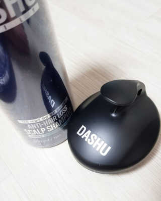 다슈코리아 다슈 단백질 한방 두피 골드 샴푸 500ml +샴푸브러쉬 — 3.5점을 준 리뷰어가 2019년 5월 올린 사용 사진