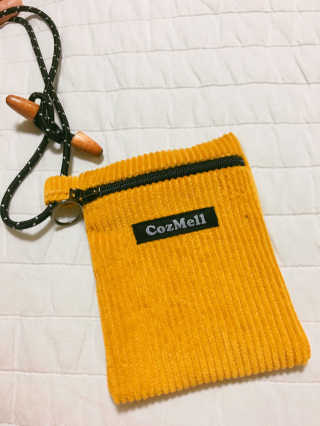 CozMell 코듀로이 카드 목걸이 지갑 — 3.5점을 준 리뷰어가 2016년 11월 올린 사용 사진
