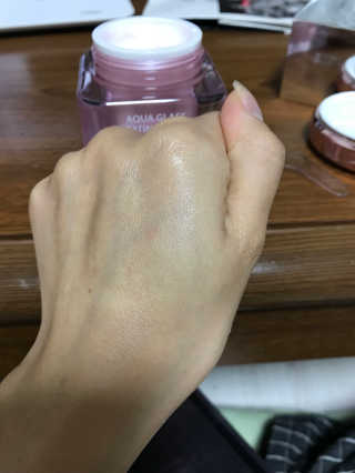 레디 아쿠아 글라스 코팅 크림 — 5점을 준 리뷰어가 2017년 10월 올린 사용 사진