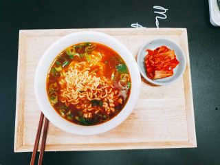 라면 그대로가 제일 맛있는 더엄마라면 — 3점을 준 리뷰어가 2019년 6월 올린 사용 사진