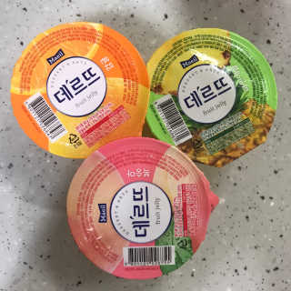 데르뜨 떠먹는 과일 3종, 짜먹는 과일 2종 총 10개 체험 — 4.5점을 준 리뷰어가 2020년 3월 올린 사용 사진