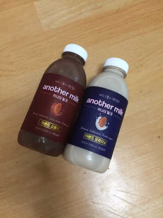 식사대용 아몬드밀크 어나더밀크 500ml X 2병 — 5점을 준 리뷰어가 2018년 9월 올린 사용 사진