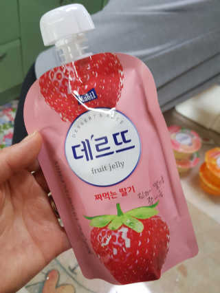데르뜨 떠먹는 과일 3종, 짜먹는 과일 2종 총 10개 체험 — 5점을 준 리뷰어가 2020년 3월 올린 사용 사진