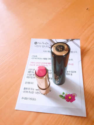 나틴다 아트인블랙 립스틱 — 4점을 준 리뷰어가 2019년 3월 올린 사용 사진