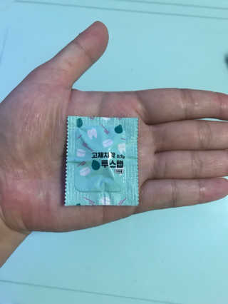 솔테라피 씹는 고체치약 투스탭 스파클레몬 6정 x 5박스 — 4점을 준 리뷰어가 2019년 6월 올린 사용 사진