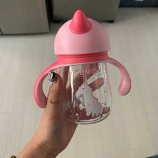 유비맘 트라이탄 코니빨대컵_컬러 랜덤 발송 — 4점을 준 리뷰어가 2020년 3월 올린 사용 사진