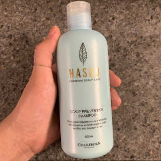 셀리본 하수오 내츄럴 프리벤션 탈모관리 샴푸 300ml — 5점을 준 리뷰어가 2019년 11월 올린 사용 사진