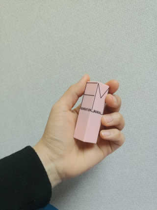 FM메이크업 벨벳 크리미 립스틱 05리얼코랄 — 2.17점을 준 리뷰어가 2018년 3월 올린 사용 사진
