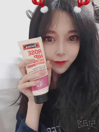 SWISSE 스위스 로즈힙 페이셜 모이스처라이저 로션 — 5점을 준 리뷰어가 2019년 12월 올린 사용 사진