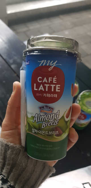 마이카페라떼 말차 아몬드브리즈 7개입 — 5점을 준 리뷰어가 2019년 11월 올린 사용 사진