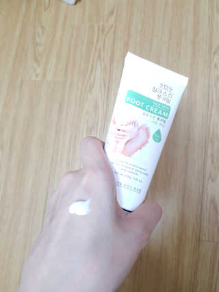 (주)에네스티 에네스티 수안수 실크스킨 풋크림 1+1 — 4점을 준 리뷰어가 2019년 11월 올린 사용 사진
