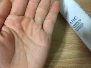 AHC 에이 에이치 씨 미니멀 10 워터리 에센스 — 4점을 준 리뷰어가 2018년 12월 올린 사용 사진