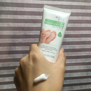 (주)에네스티 에네스티 수안수 실크스킨 풋크림 1+1 — 5점을 준 리뷰어가 2019년 11월 올린 사용 사진