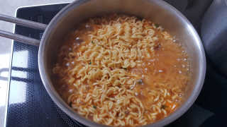 라면 그대로가 제일 맛있는 더엄마라면 — 3점을 준 리뷰어가 2019년 7월 올린 사용 사진