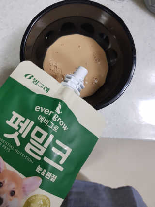 [빙그레] 에버그로 생유산균 1봉（10포입）+펫밀크2팩 — 5점을 준 리뷰어가 2019년 3월 올린 사용 사진