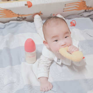 유비맘 PPSU 젖병 노꼭지_200ml_컬러 랜덤 발송 — 4점을 준 리뷰어가 2019년 12월 올린 사용 사진