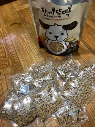 [펫토리아] 맛도 영양도 BEST 한끼뚝딱 강아지 사료 — 5점을 준 리뷰어가 2019년 4월 올린 사용 사진