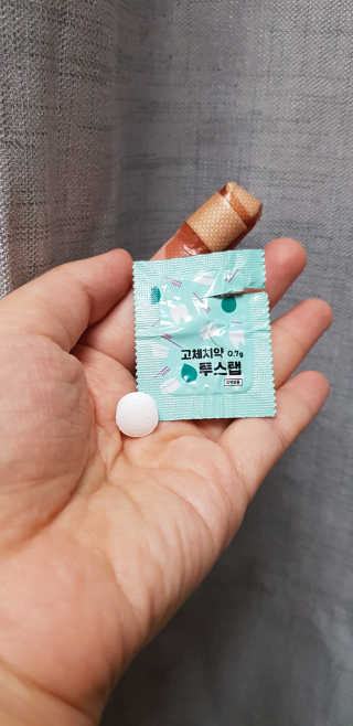 솔테라피 씹는 고체치약 투스탭 스파클레몬 6정 x 5박스 — 3점을 준 리뷰어가 2019년 5월 올린 사용 사진