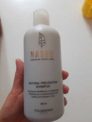 셀리본 하수오 내츄럴 프리벤션 탈모관리 샴푸 300ml — 5점을 준 리뷰어가 2019년 11월 올린 사용 사진