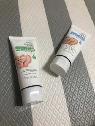 (주)에네스티 에네스티 수안수 실크스킨 풋크림 1+1 — 5점을 준 리뷰어가 2019년 11월 올린 사용 사진