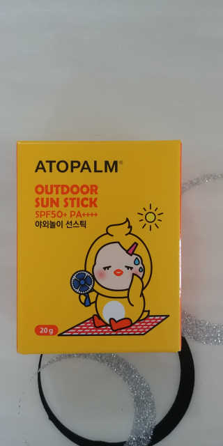 아토팜 야외놀이 선스틱 SPF50+ PA++++ — 5점을 준 리뷰어가 2020년 3월 올린 사용 사진