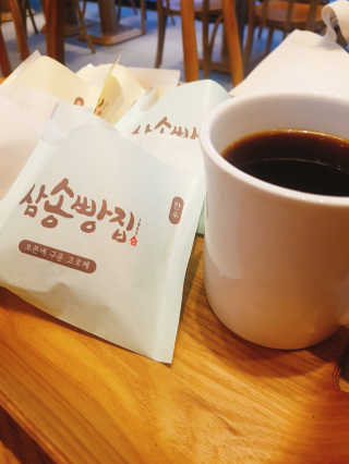 삼송빵집 부천점 [삼송빵집 부천역사점]삼송빵집 특별세트 — 5점을 준 리뷰어가 2019년 10월 올린 사용 사진