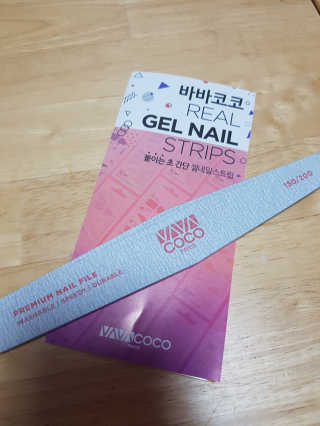 [바바코코]붙이는 젤네일스티커 Best item 7종 랜덤 — 2점을 준 리뷰어가 2019년 5월 올린 사용 사진