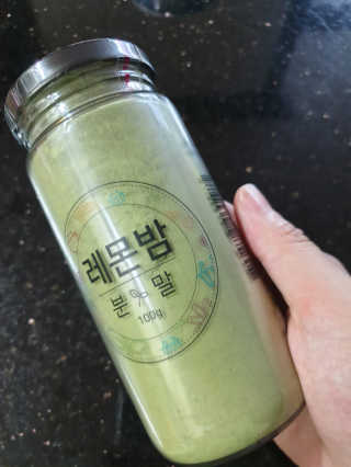 초능력 국내산 레몬밤 분말 — 4점을 준 리뷰어가 2019년 8월 올린 사용 사진