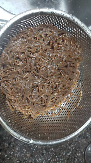 유천냉면 유천 비빔냉면 2인분+메밀지짐만두 280g — 5점을 준 리뷰어가 2018년 6월 올린 사용 사진