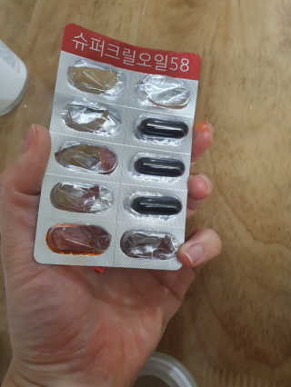 메이준뉴트리 슈퍼 크릴 오일58 1000mg x 30캡슐 — 3점을 준 리뷰어가 2020년 2월 올린 사용 사진